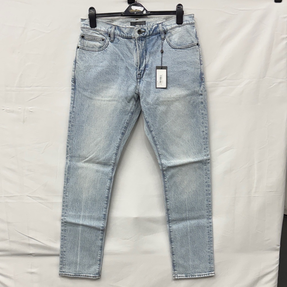 John Varvatos Light Wash Slim Jeans. (JV027)